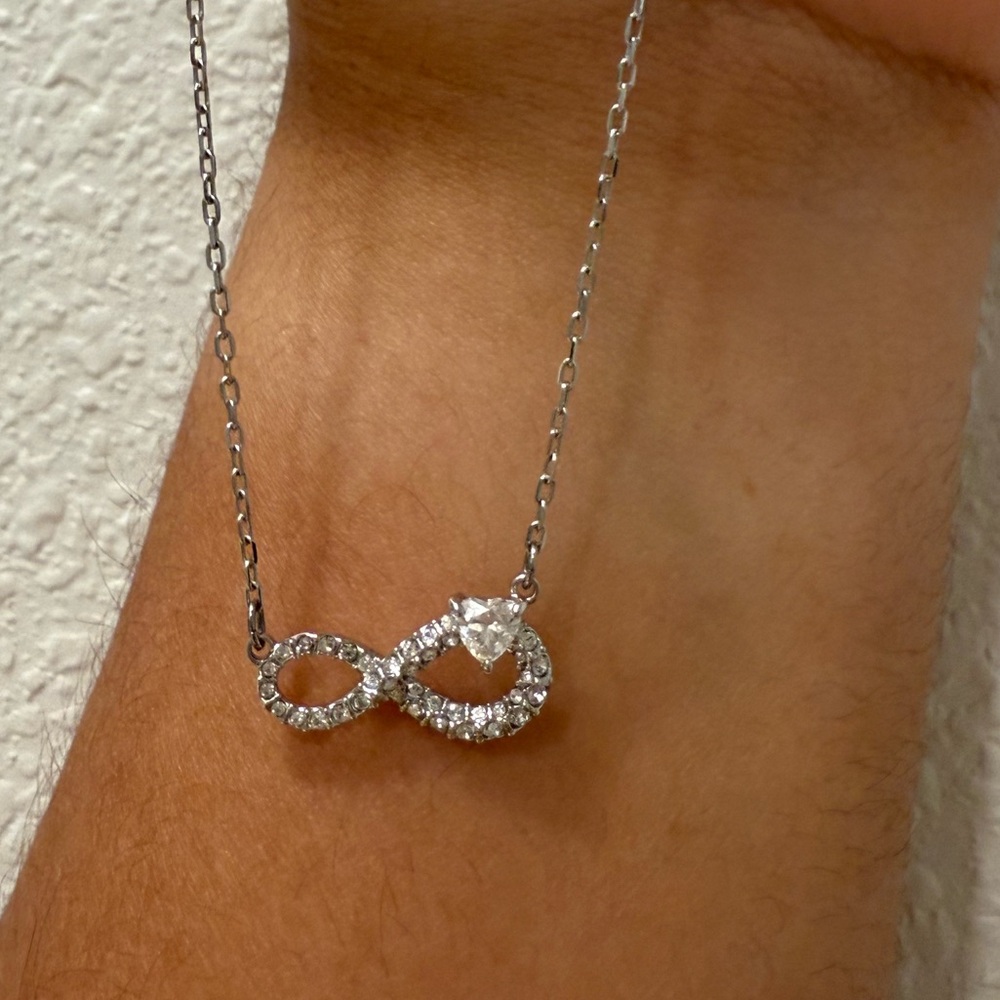 Swarovski infinity hyperbola necklace - Picture 5 of 7
